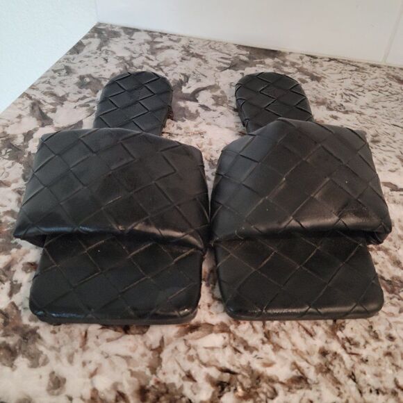 Wild Diva Flip Flops size 6 - Picture 1 of 8